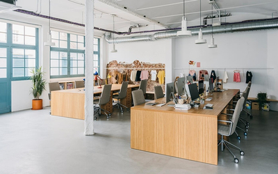 海边的工厂变身办公室 平面设计的魔法奇旅